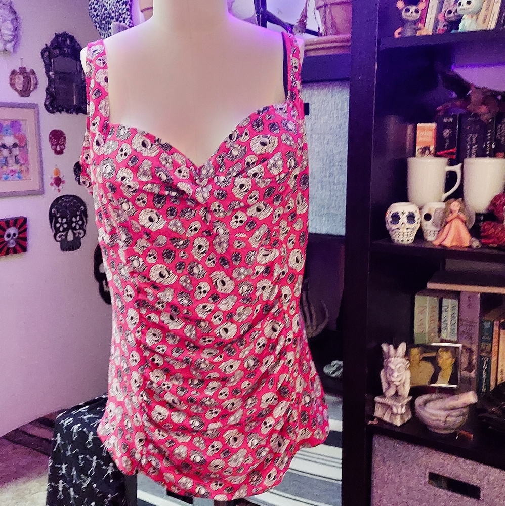 Torrid size 4 Skull Ruched Bathing Suit TOP ONLY